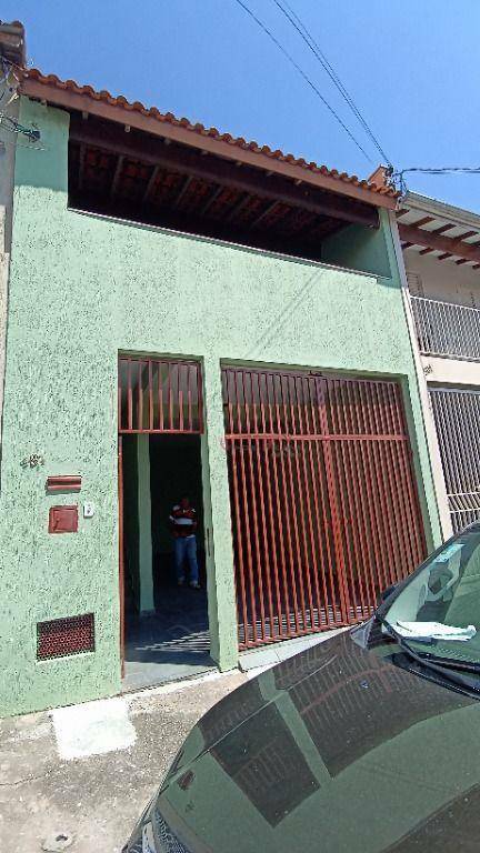 Casa para alugar com 2 quartos, 100m² - Foto 1