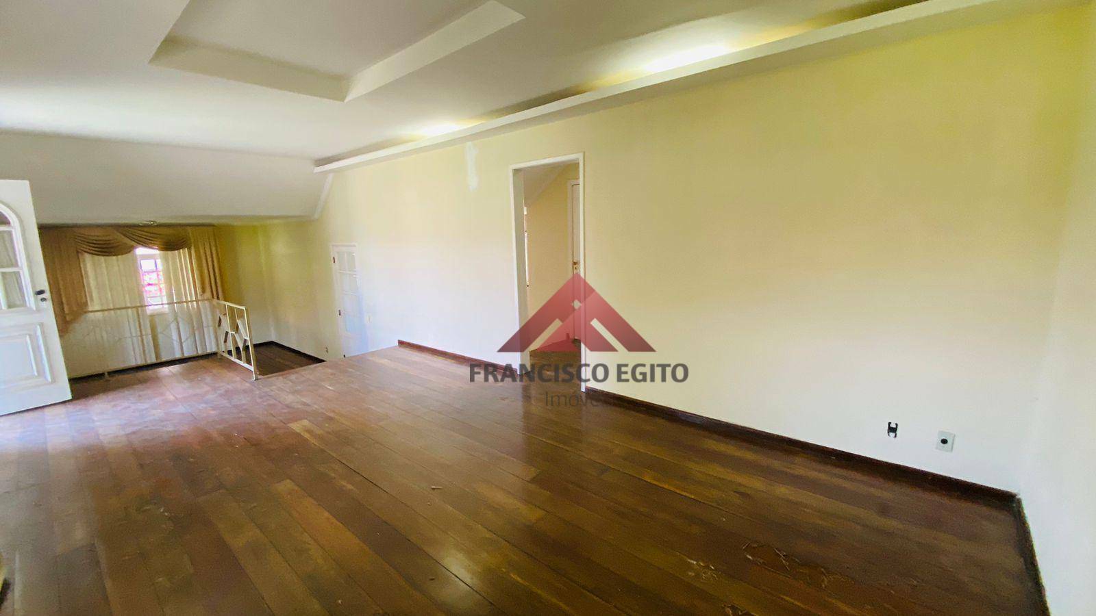 Casa de Condomínio à venda com 3 quartos, 350m² - Foto 2