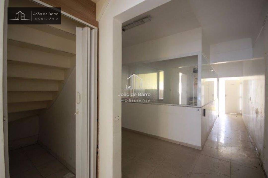 Casa à venda com 9 quartos, 150m² - Foto 4