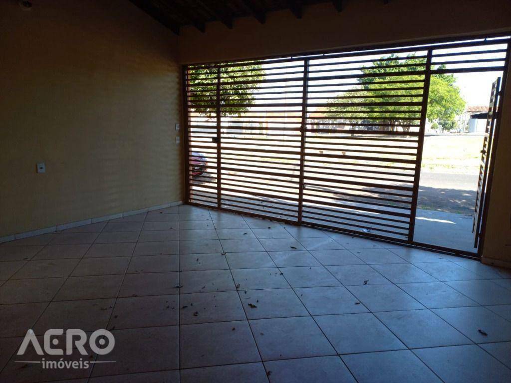 Casa à venda com 2 quartos, 107m² - Foto 1