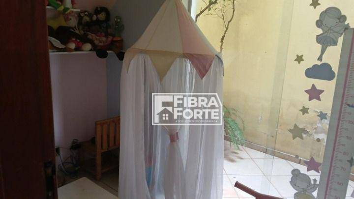Casa à venda com 4 quartos, 250m² - Foto 17