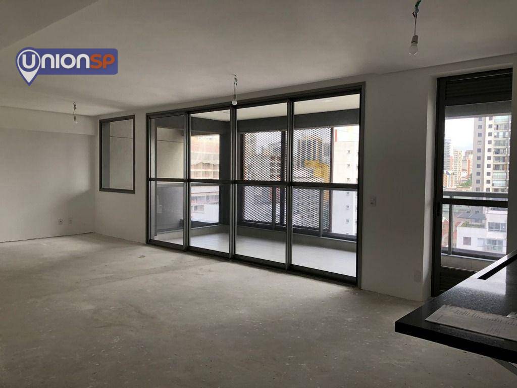 Apartamento à venda com 3 quartos, 142m² - Foto 2