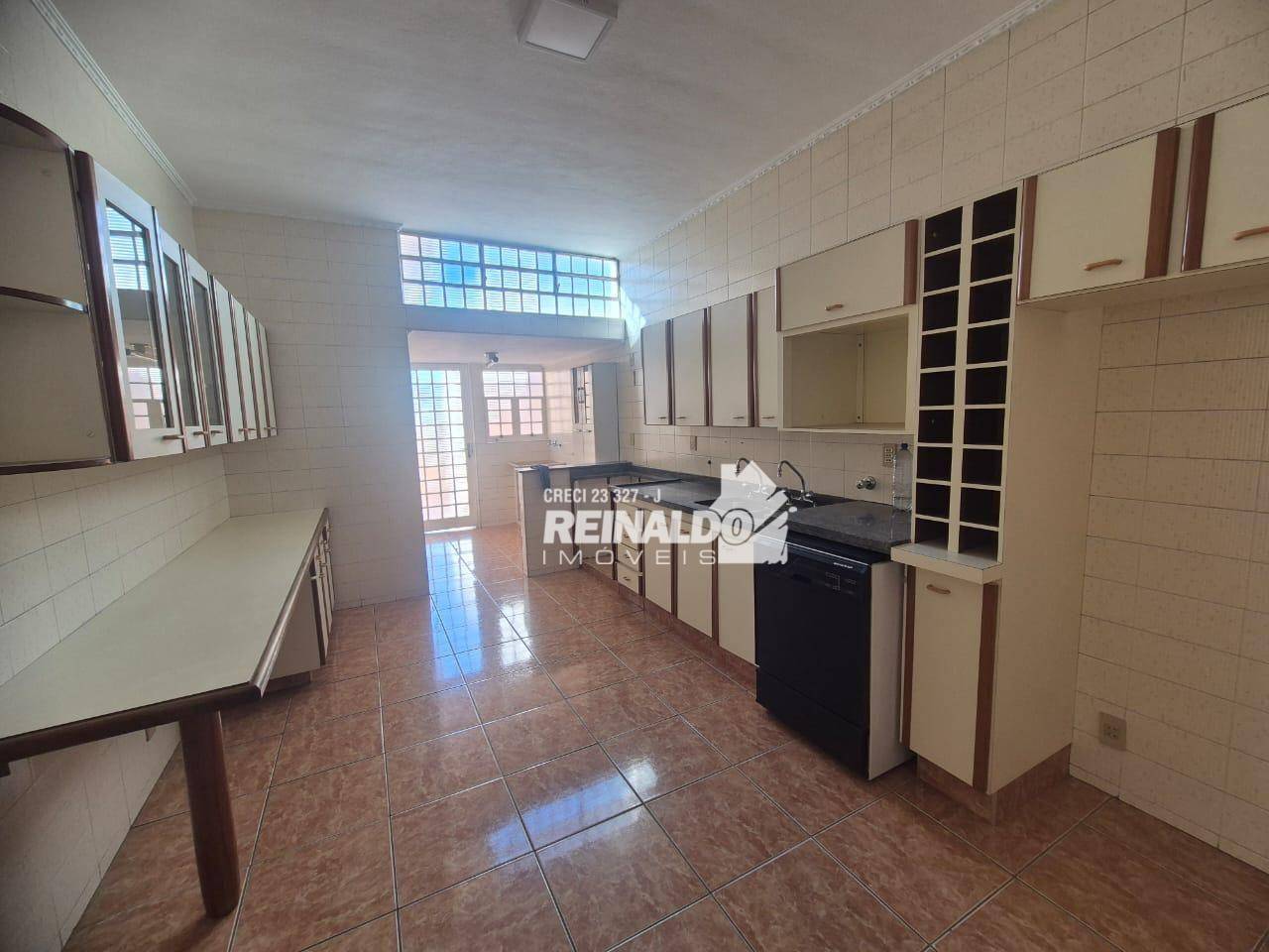 Casa à venda e aluguel com 3 quartos, 250m² - Foto 5