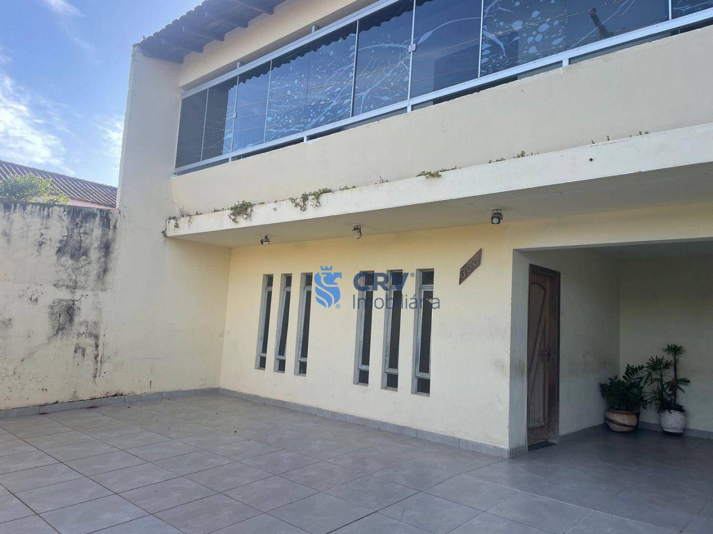 Sobrado à venda com 3 quartos, 240m² - Foto 1