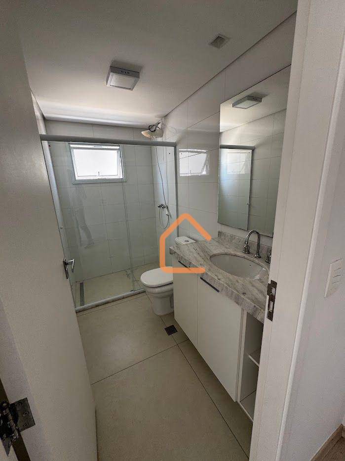 Apartamento para alugar com 3 quartos, 120m² - Foto 8