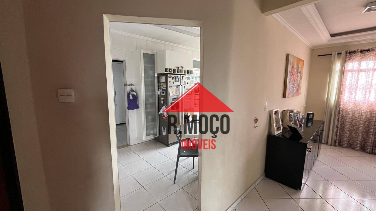 Casa para alugar com 4 quartos, 140m² - Foto 3