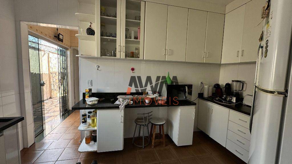 Casa à venda com 3 quartos, 226m² - Foto 15