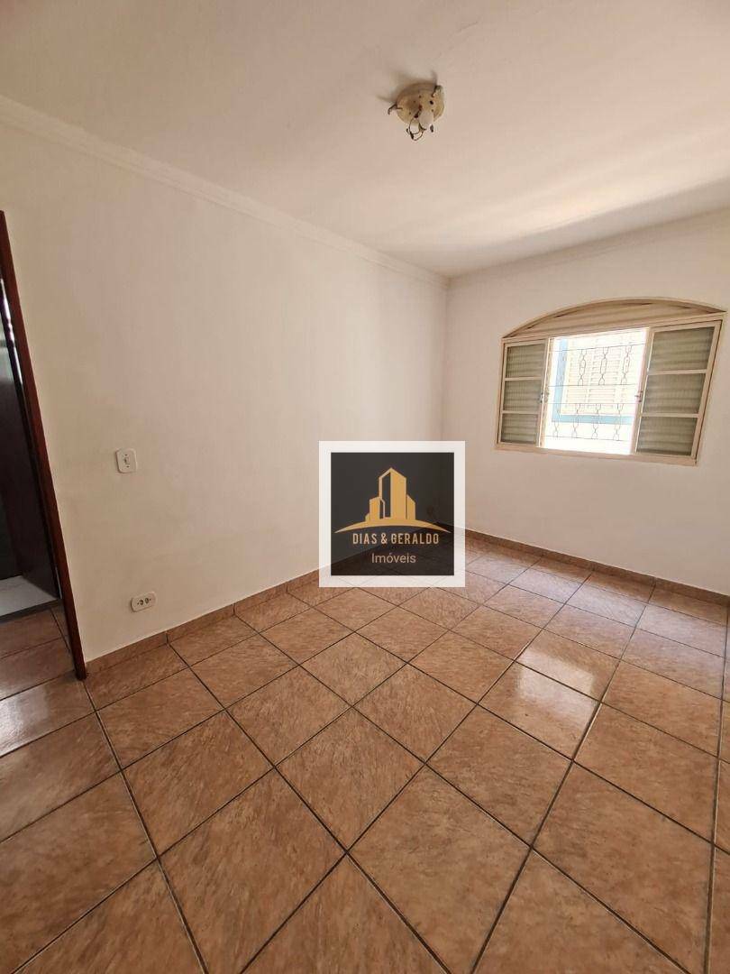 Casa à venda com 3 quartos, 101m² - Foto 8