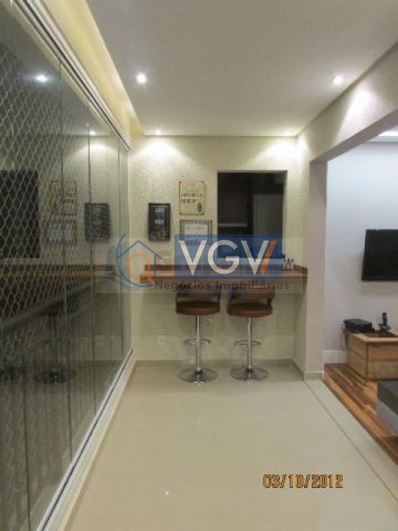 Apartamento à venda com 2 quartos, 68m² - Foto 2