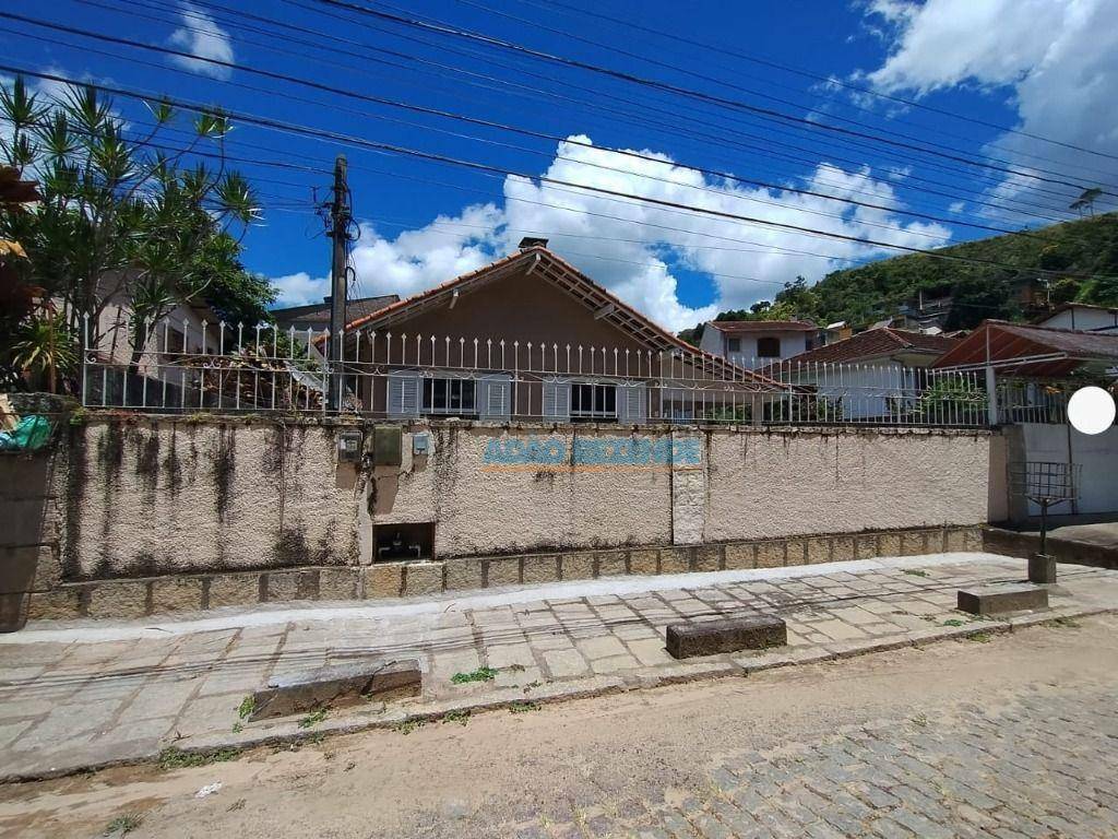 Casa à venda com 4 quartos, 221m² - Foto 2