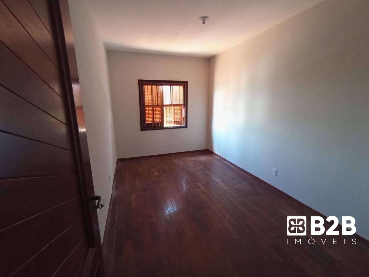 Casa à venda com 4 quartos, 189m² - Foto 5