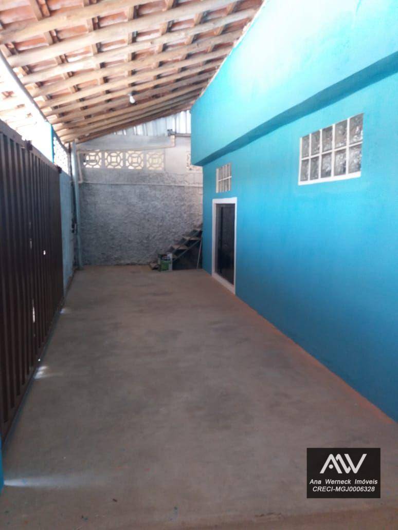 Casa à venda com 3 quartos, 240m² - Foto 2