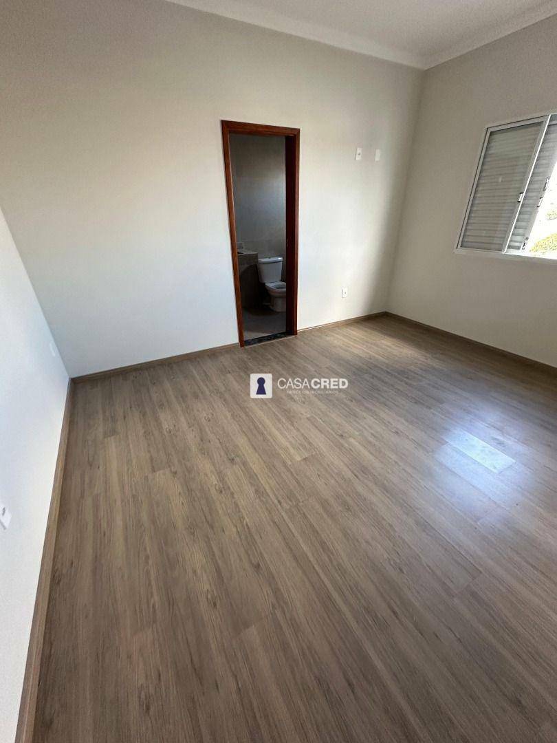 Casa à venda com 3 quartos, 310m² - Foto 11