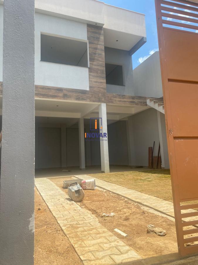 Casa à venda com 3 quartos, 235m² - Foto 1