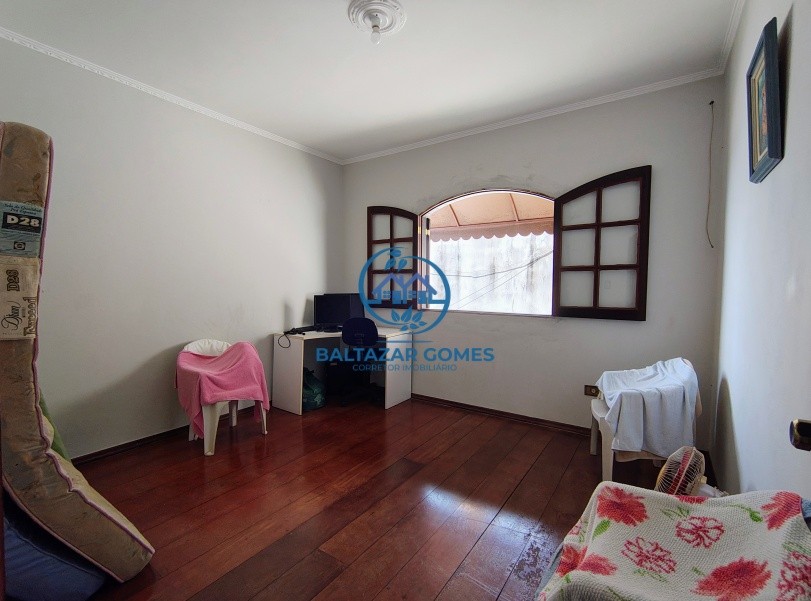 Casa à venda com 3 quartos, 500m² - Foto 4