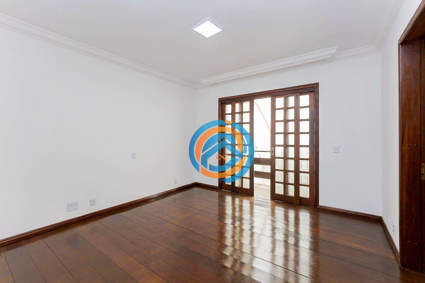 Casa à venda com 6 quartos, 380m² - Foto 44