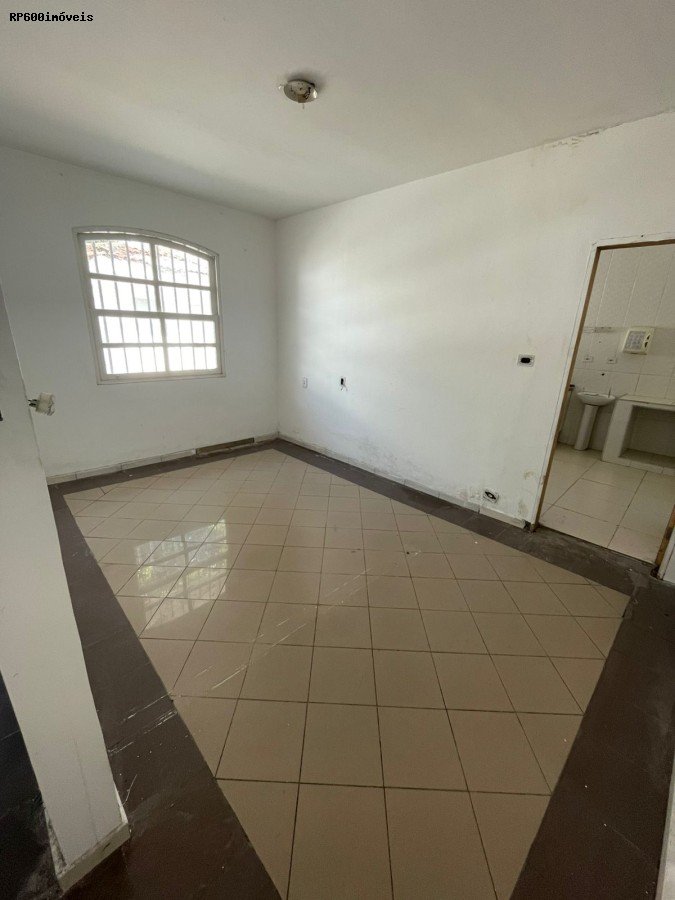 Casa à venda com 4 quartos, 686m² - Foto 2