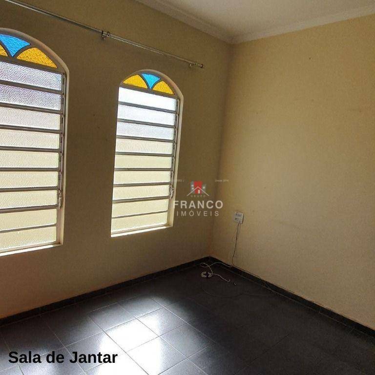 Casa à venda com 3 quartos, 311m² - Foto 15