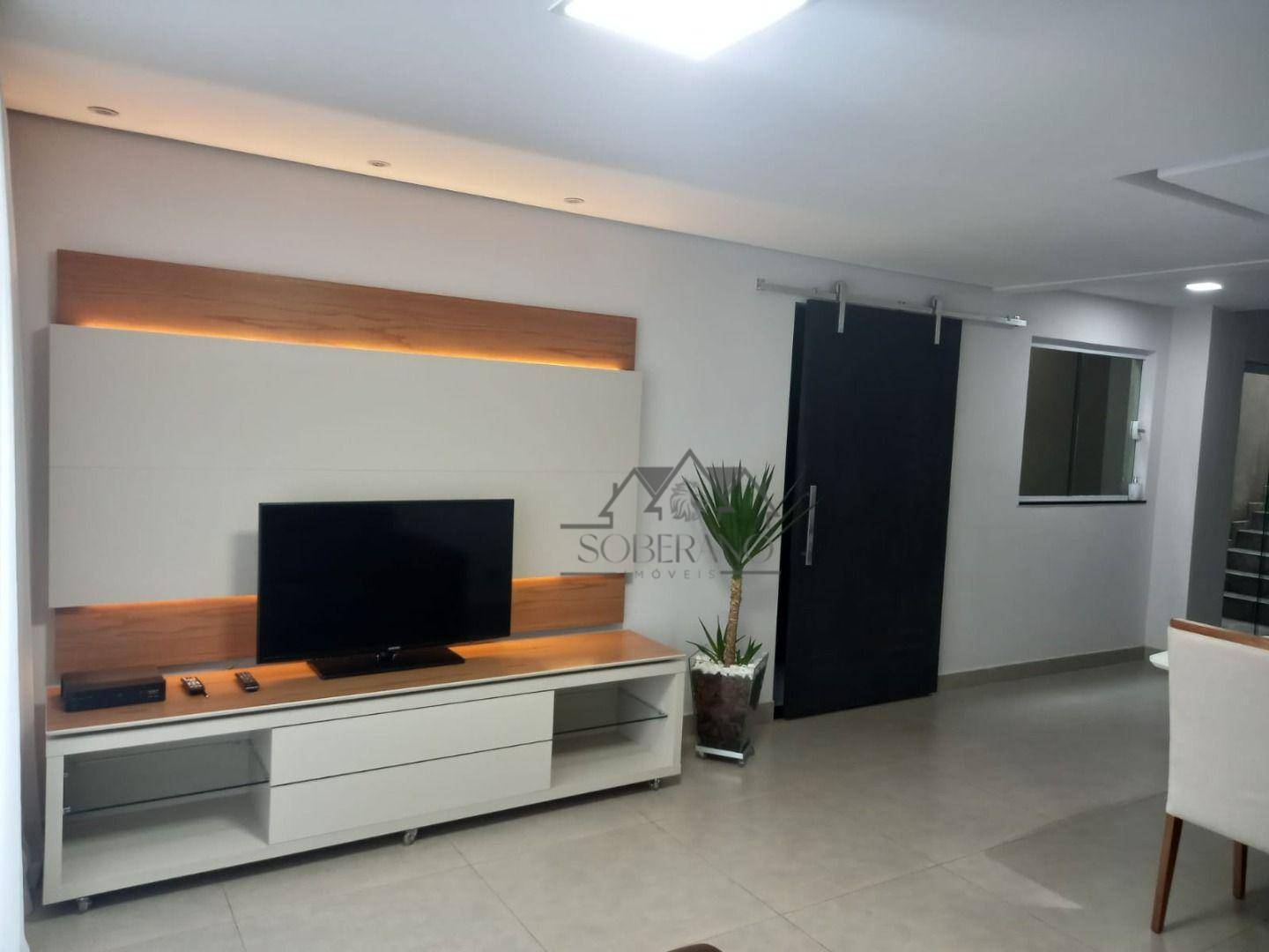 Sobrado à venda com 2 quartos, 200m² - Foto 1