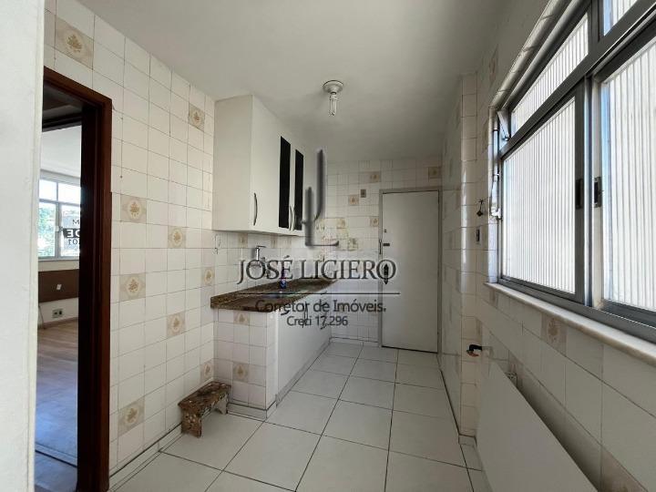 Apartamento à venda com 2 quartos, 70m² - Foto 11