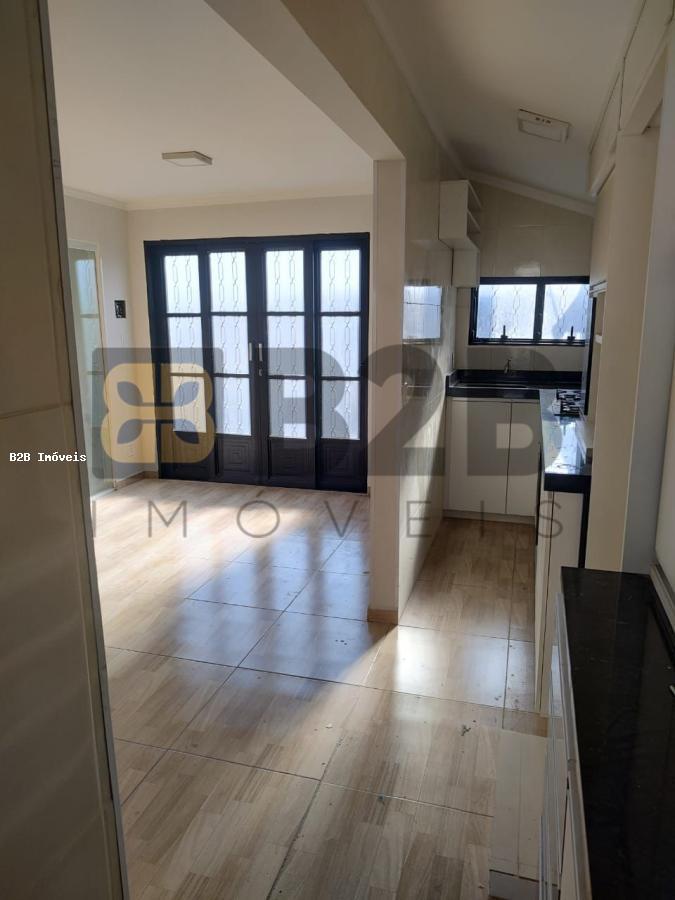 Casa à venda com 2 quartos, 200m² - Foto 3