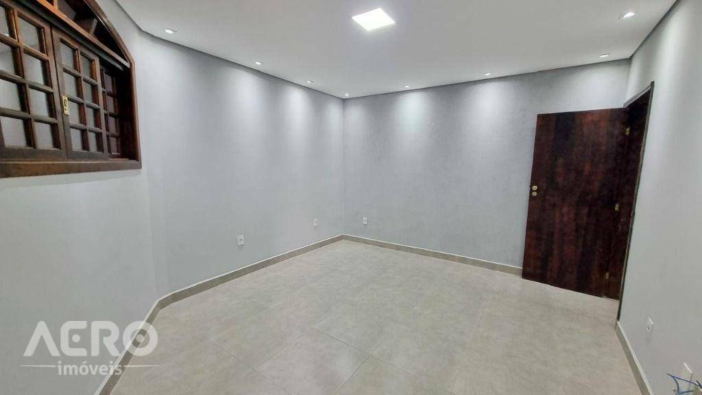 Casa à venda com 3 quartos, 163m² - Foto 4