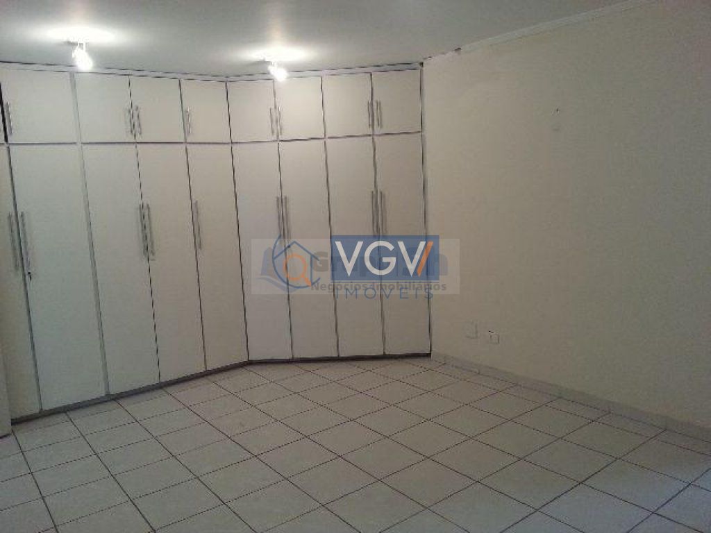 Casa para alugar com 3 quartos, 400m² - Foto 5