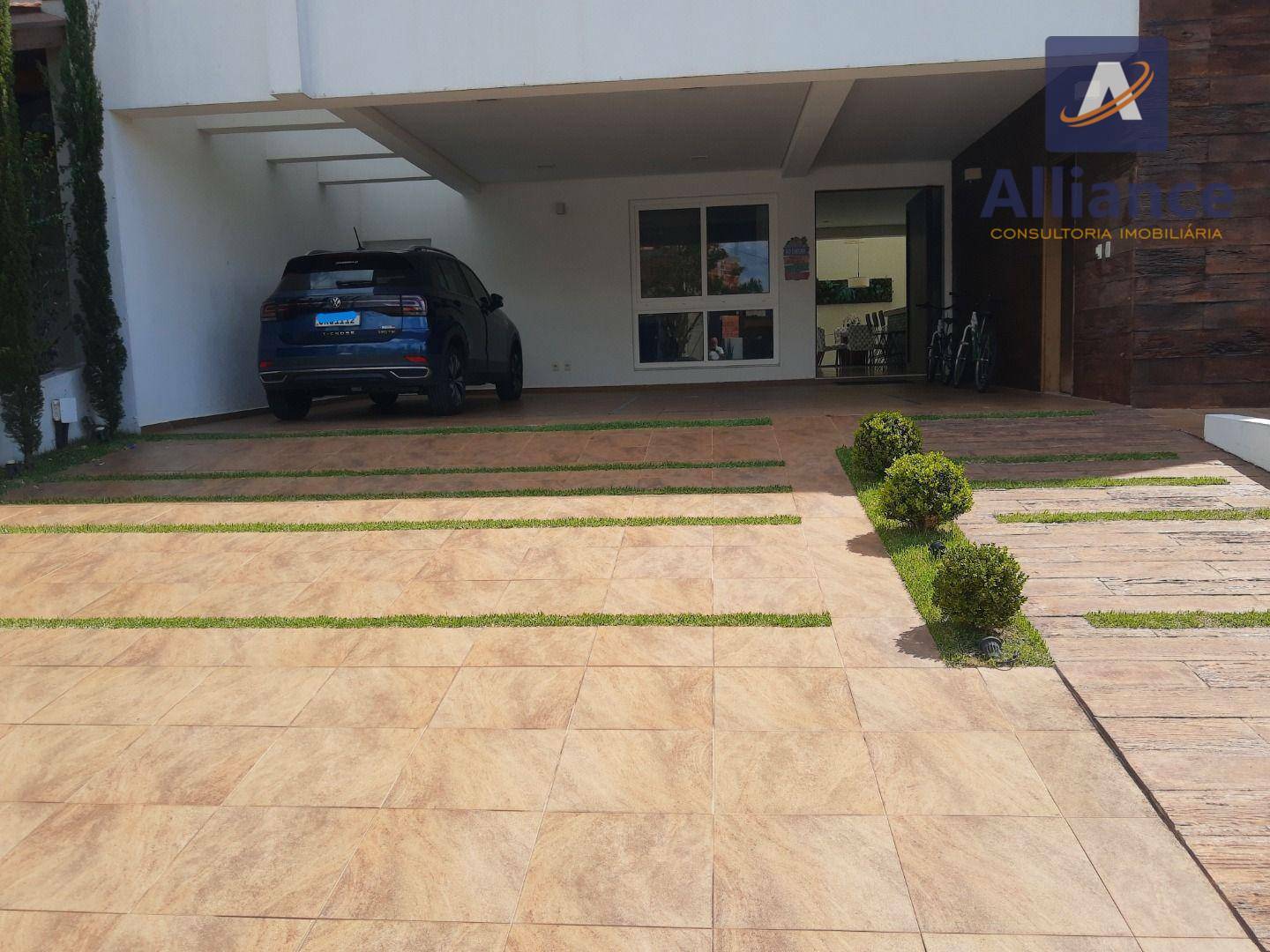 Casa de Condomínio à venda com 4 quartos, 360m² - Foto 1