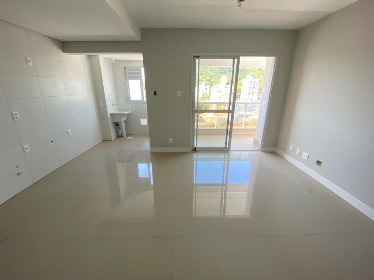 Apartamento à venda com 2 quartos, 75m² - Foto 3