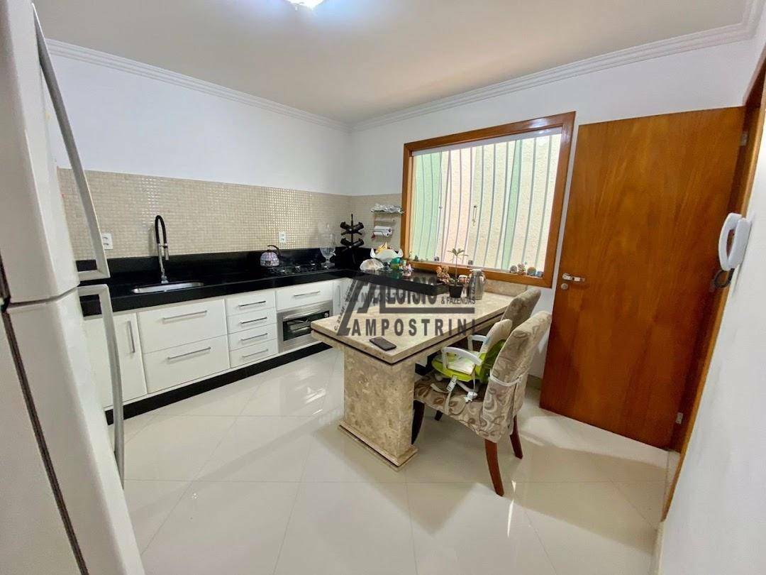 Casa à venda com 3 quartos, 340m² - Foto 10