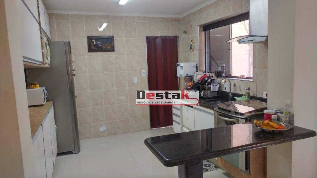 Sobrado à venda com 3 quartos, 185m² - Foto 1