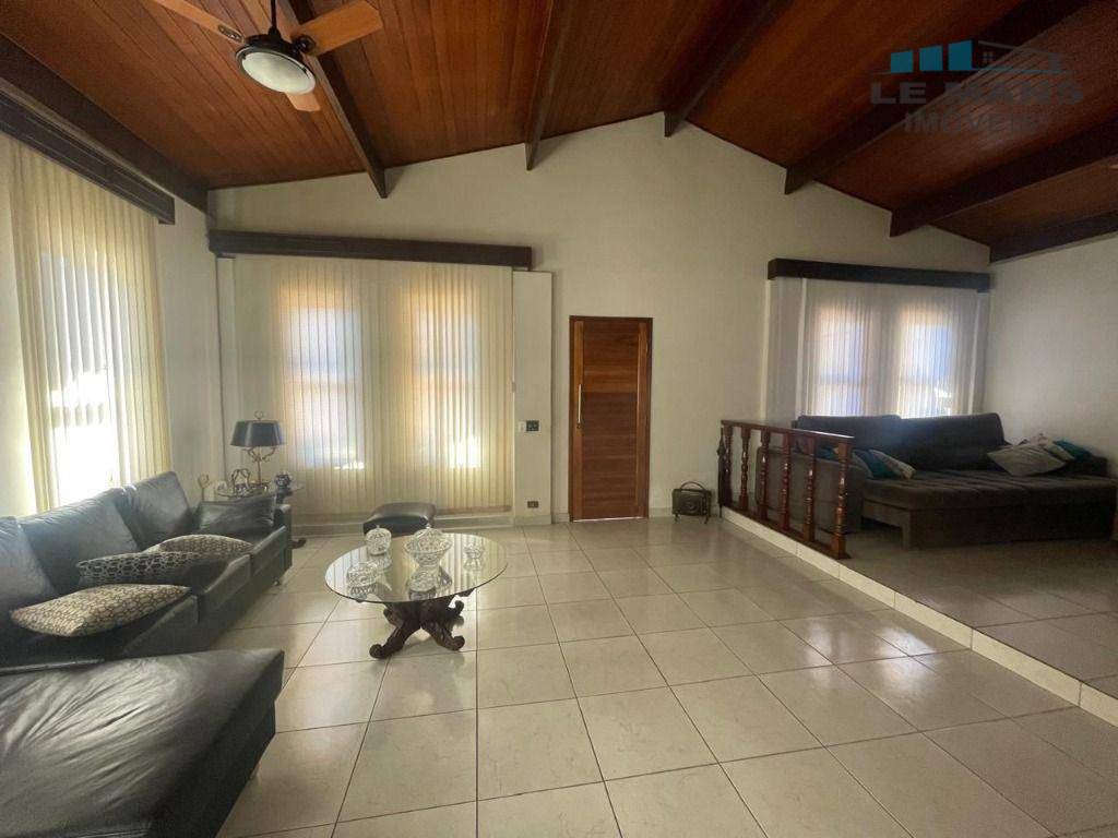 Casa à venda com 3 quartos, 240m² - Foto 8