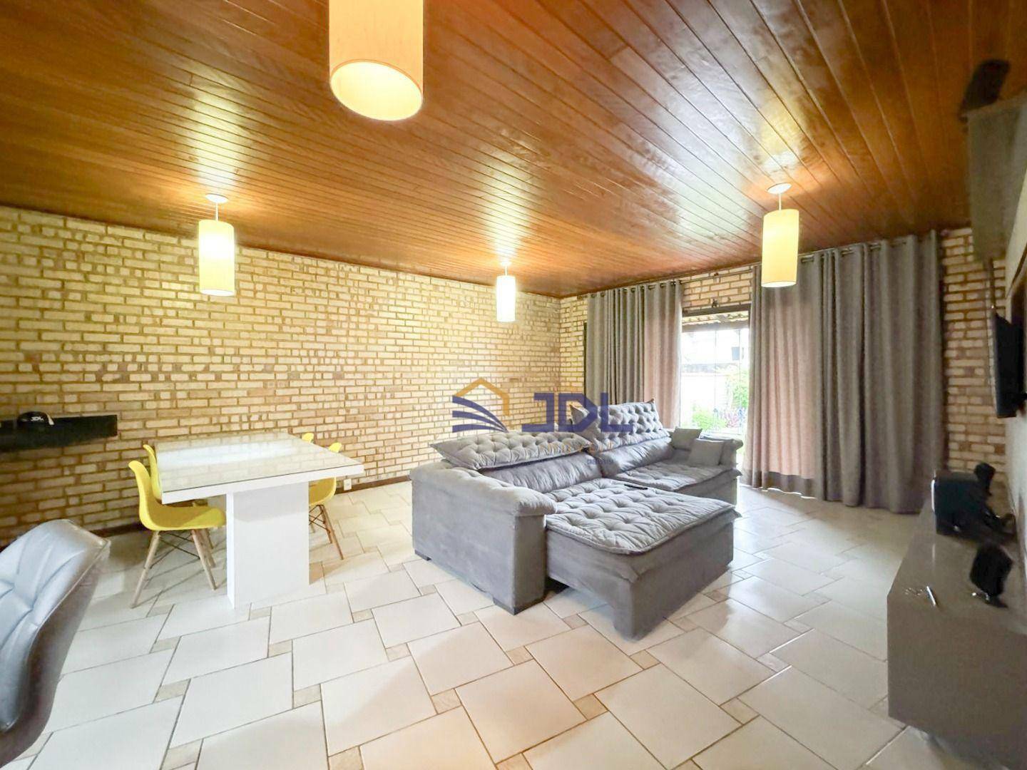 Casa à venda com 2 quartos, 140m² - Foto 4