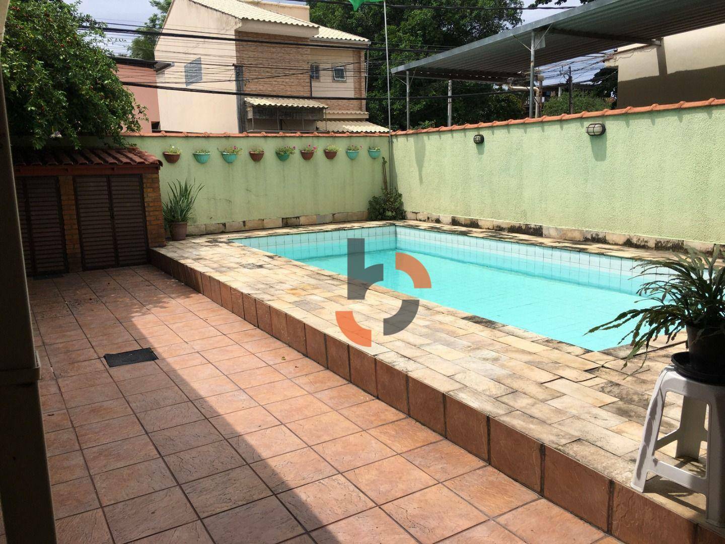 Casa à venda com 4 quartos, 177m² - Foto 14