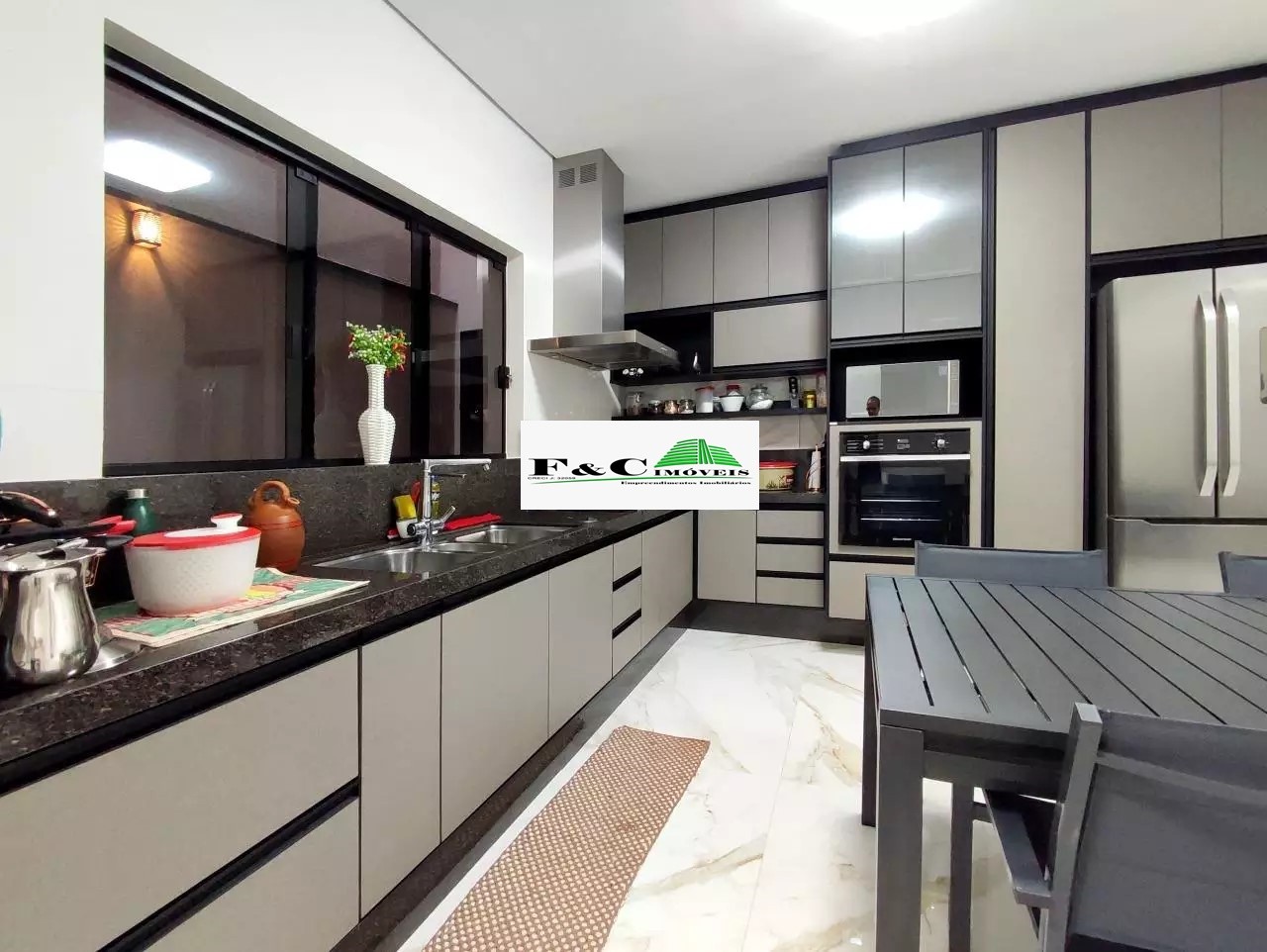 Casa de Condomínio para alugar com 4 quartos, 300m² - Foto 7