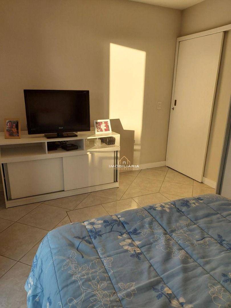 Sobrado à venda com 4 quartos, 200m² - Foto 14