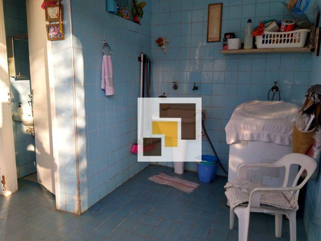 Casa de Condomínio para alugar com 3 quartos, 198m² - Foto 25