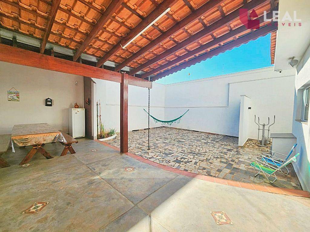 Casa à venda com 4 quartos, 346m² - Foto 2