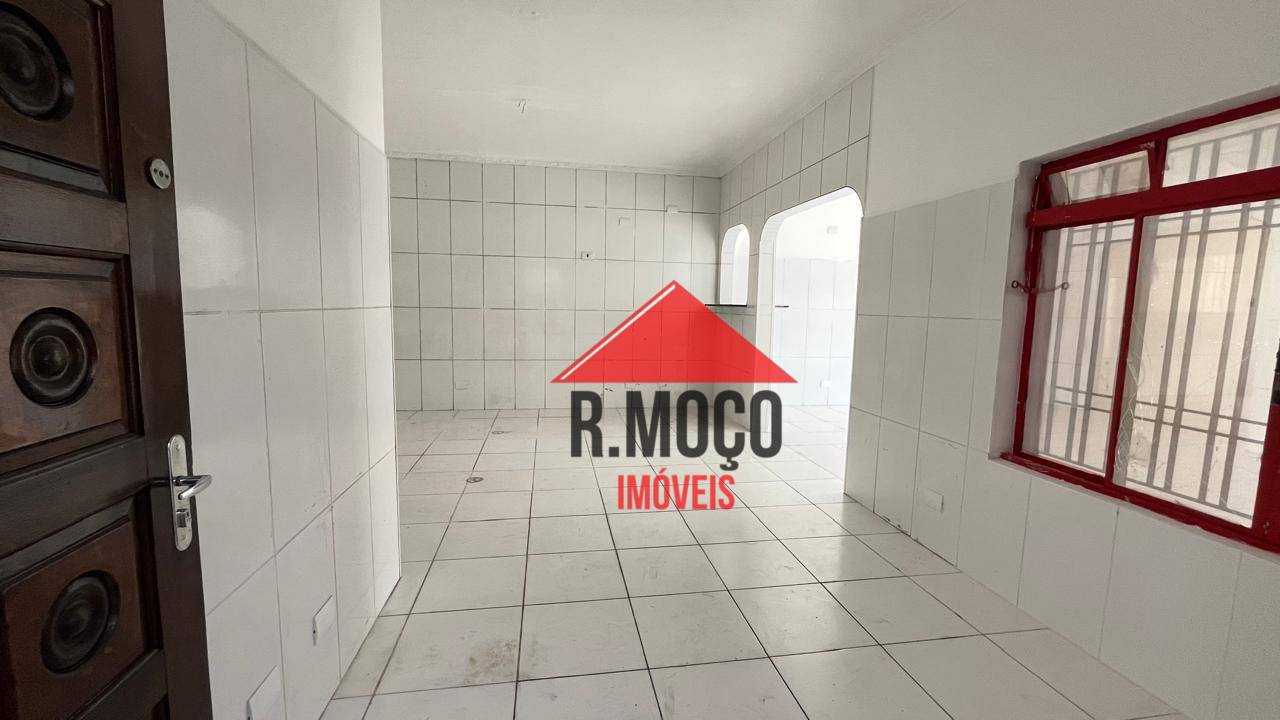 Casa para alugar com 5 quartos, 130m² - Foto 4