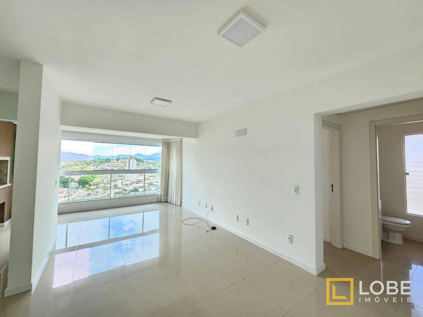 Apartamento à venda com 2 quartos, 79m² - Foto 1