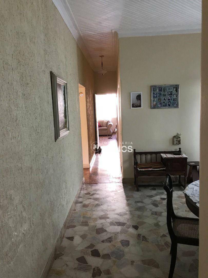 Casa à venda com 4 quartos, 250m² - Foto 4