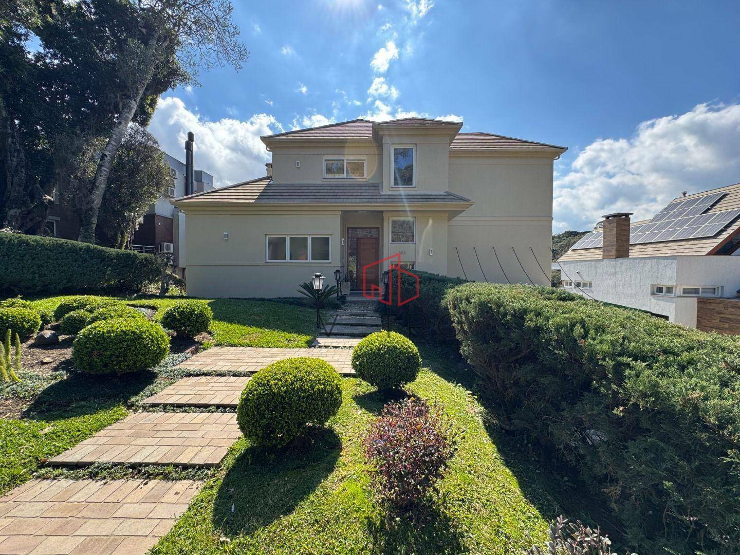 Casa de Condomínio à venda com 3 quartos, 334m² - Foto 1
