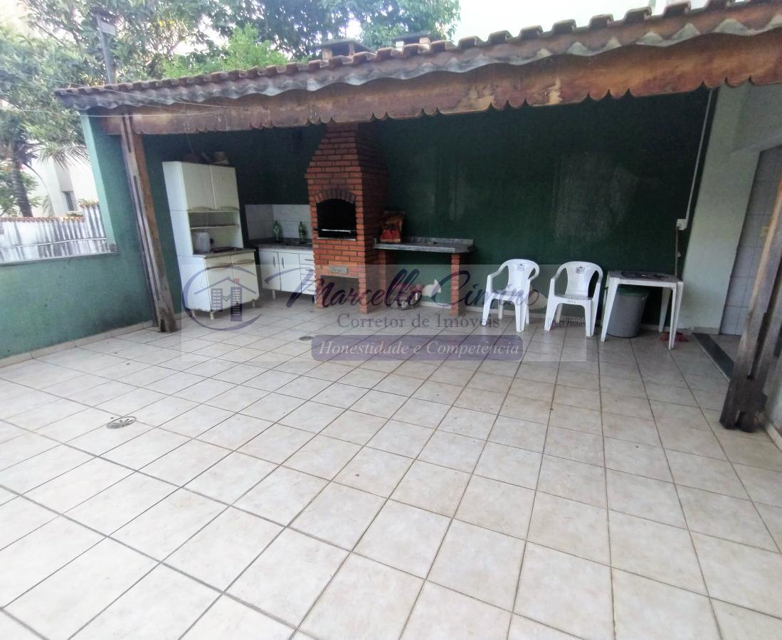 Sobrado à venda com 3 quartos, 310m² - Foto 1