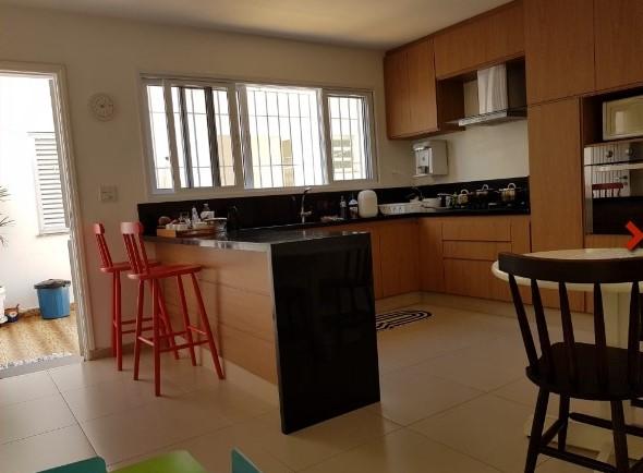 Sobrado à venda com 3 quartos, 210m² - Foto 1