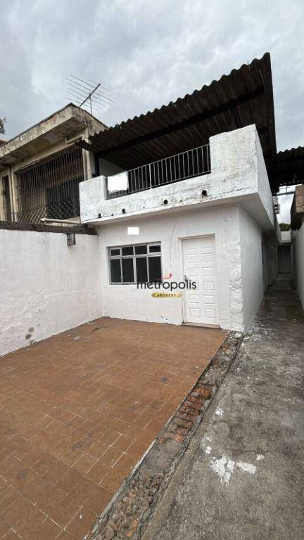 Casa para alugar com 2 quartos, 250m² - Foto 2