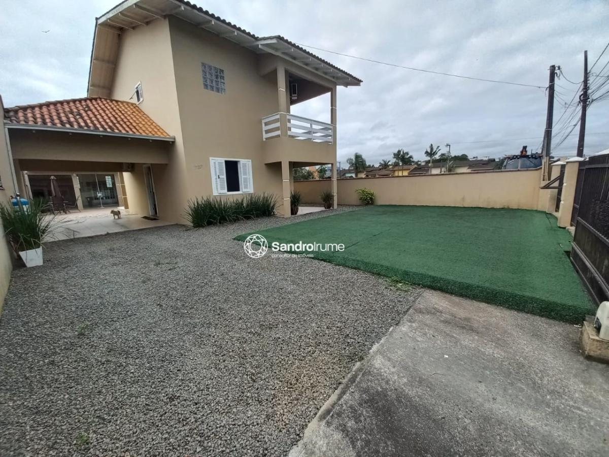 Casa à venda com 3 quartos, 155m² - Foto 1