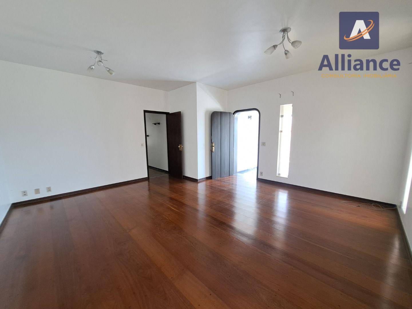 Casa à venda e aluguel com 3 quartos, 230m² - Foto 7