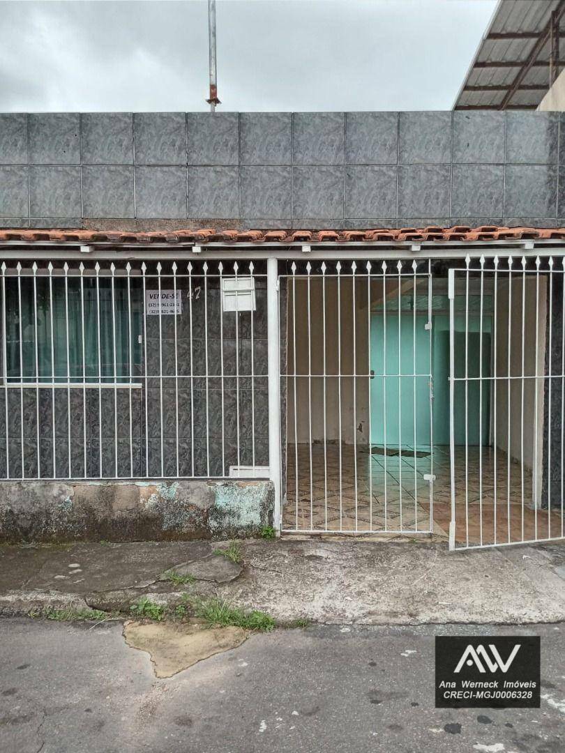 Casa à venda com 3 quartos, 100m² - Foto 1