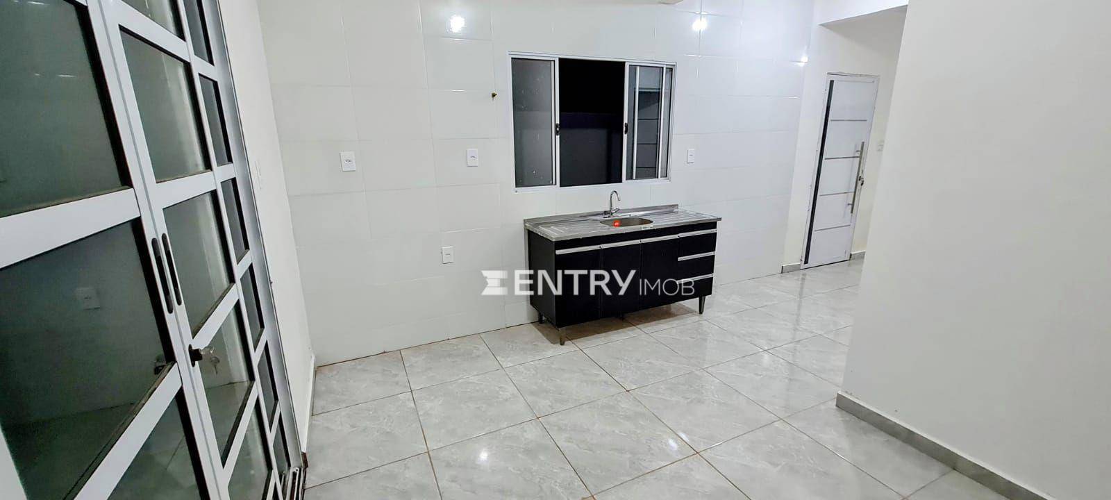 Casa à venda com 2 quartos, 110m² - Foto 2