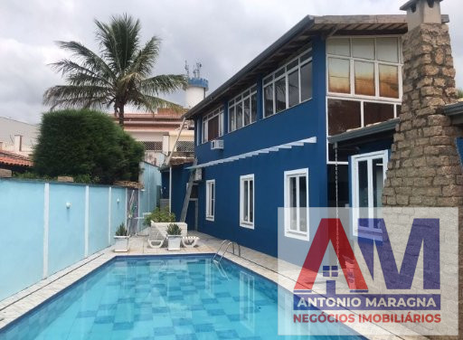 Casa de Condomínio à venda com 3 quartos, 250m² - Foto 1